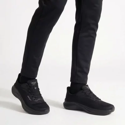 Batz PowerPlate man fekete  Új generációs sportcipő cserélhető talpbetéttel, rendkívül könnyű, rugalmas és puha talpszerkezettel – mely elnyeli a lépések során keletkezett ütéseket, kíméli az ízületeket és dinamikus mozgást biztosít.